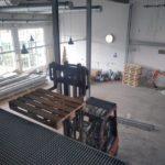 Demontage von Kühlhäusern und Stahlgestell mit Lastenaufzug